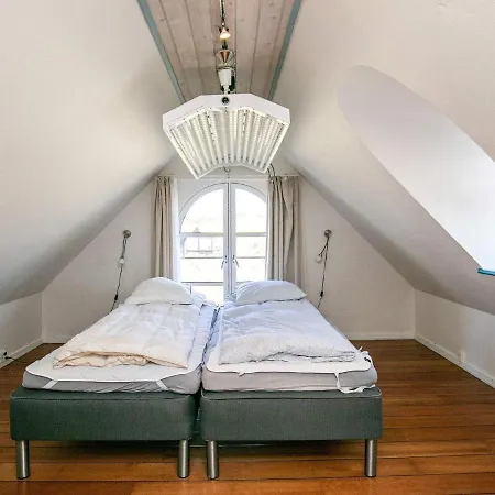 12 Person In Holiday home