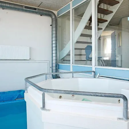 12 Person In Holiday home